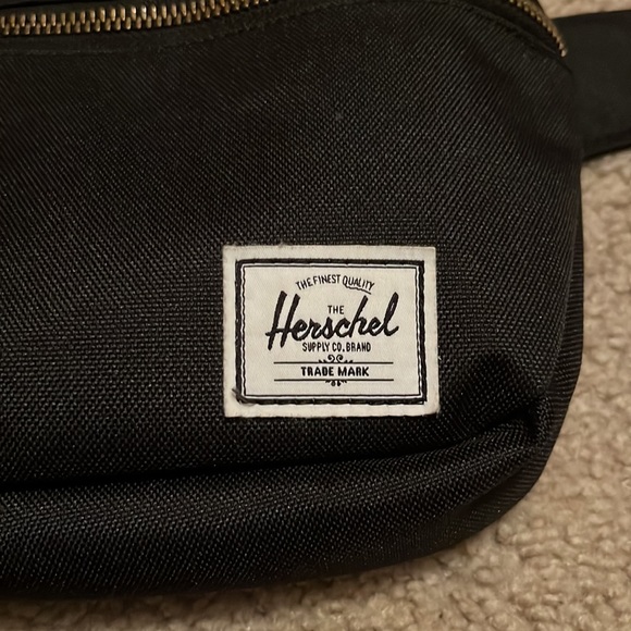 Herschel Fifteen Cotton Casuals Belt Bag/Fanny Pack In Black Great Condition - Picture 2 of 7